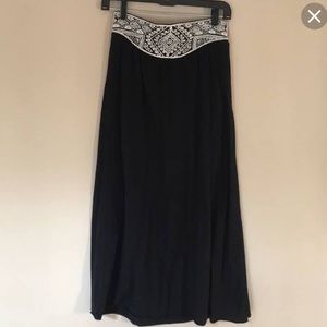 American Eagle black & white maxi skirt